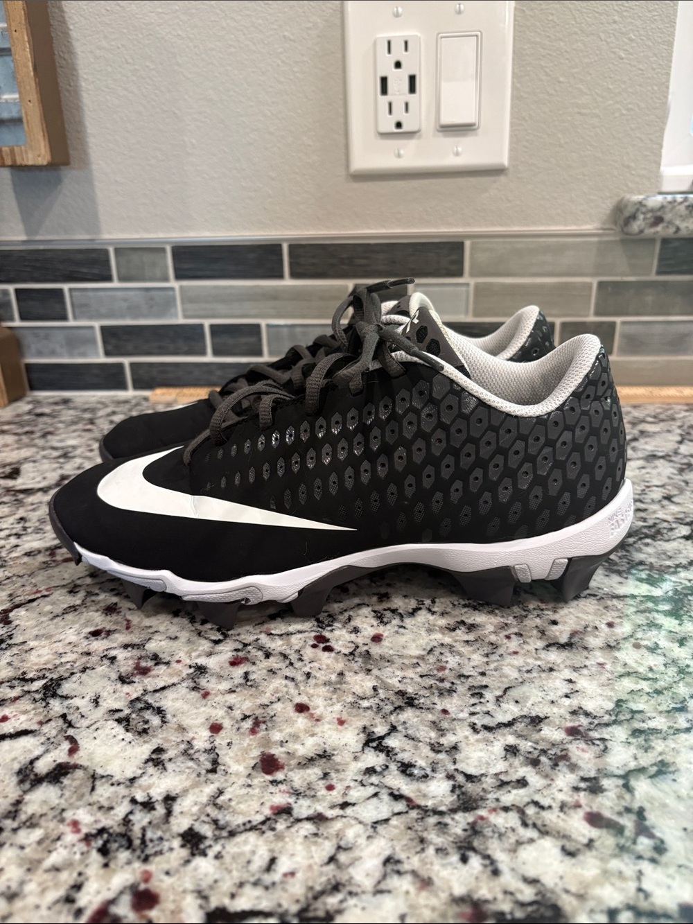 Nike Vapor fastflex Black and White Patterned Baseball Cleats size Mens 7. EUC